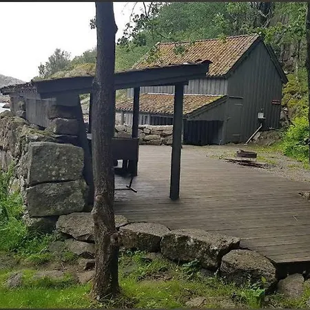 Separate Floor In A Private House With A Private Entrance *