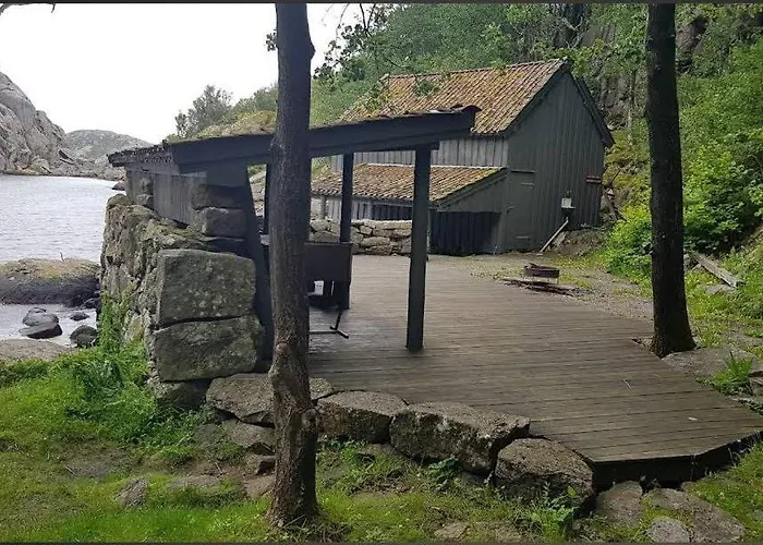 Separate Floor In A Private House With A Private Entrance *