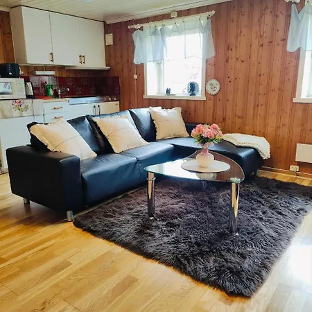 Separate Floor In A Private House With A Private Entrance *
